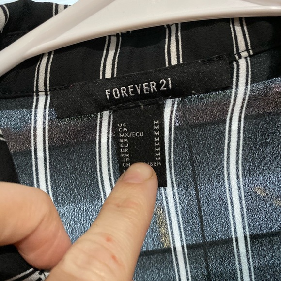 3/$15 Forever 21 striped button up! - Picture 3 of 3